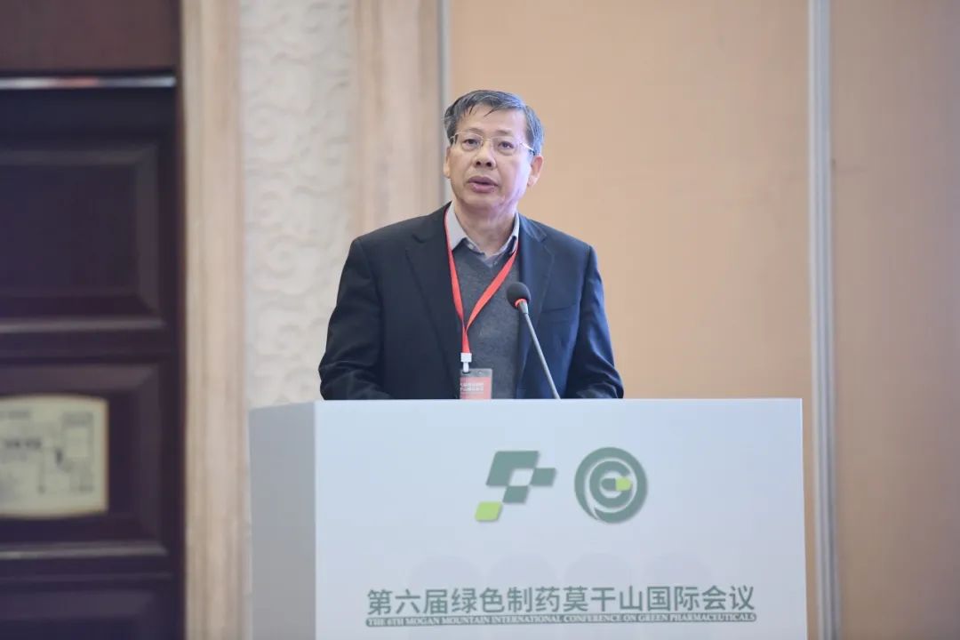 任其龙院士主持大会专题学术报告.jpg