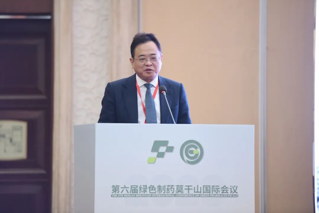 王健伟教授作大会专题学术报告.jpg