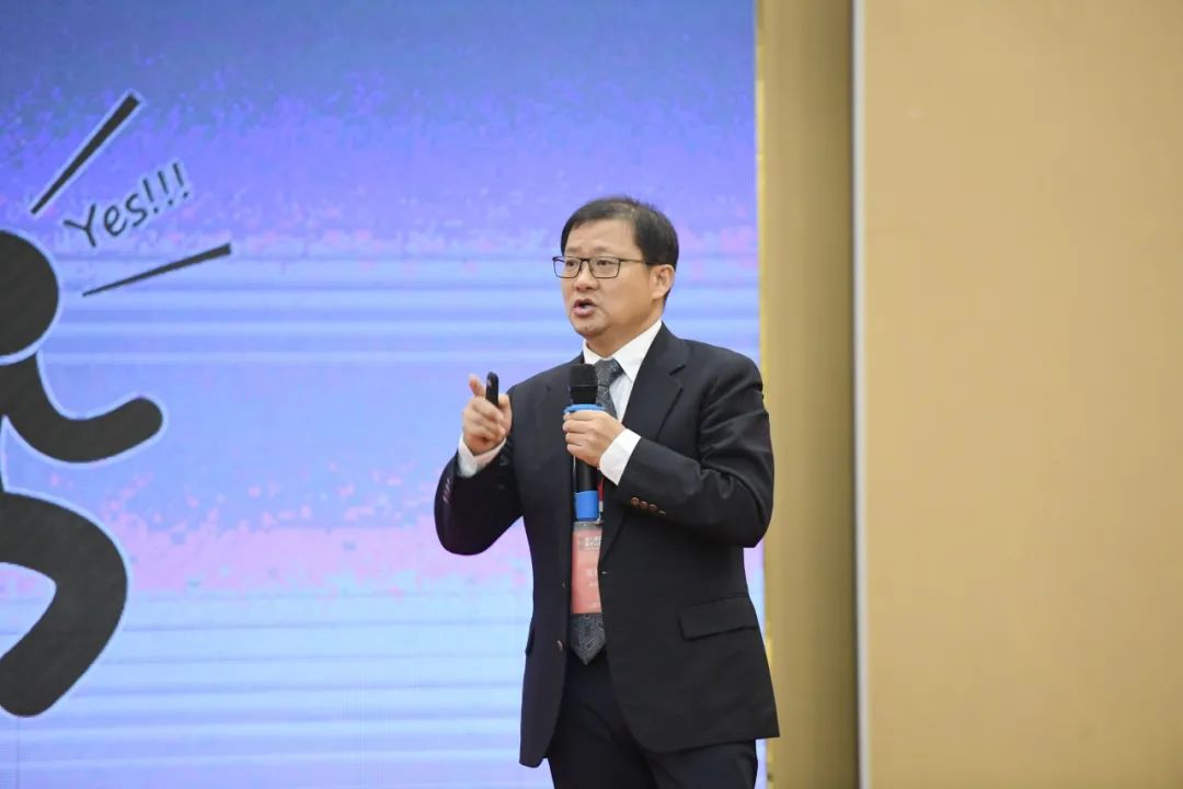 雷爱文教授作大会专题学术报告.jpg