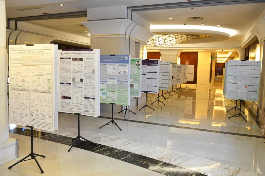 学生墙报展示.jpg